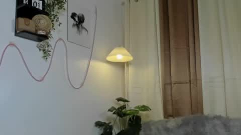 Kyla and Nian online show from 22, 4, 2026