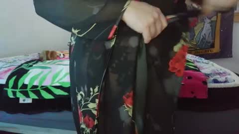 XxPretentious PeachxX online show from 27, 4, 2026