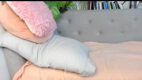 Dominique online show from 9, 10, 2025