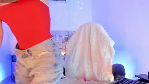 i am Jessi  I love animals and drawing I hope to get along with everyone. XOXO online show from 24, 4, 2026