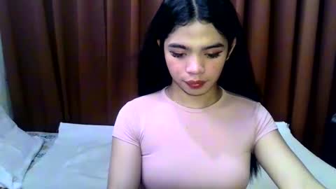 gorgeouspinay_gwen online show from 11, 4, 2026