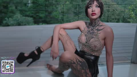 sophie  Special celebration a the beach 300k followers 3011 and 0112   online show from 26, 4, 2026