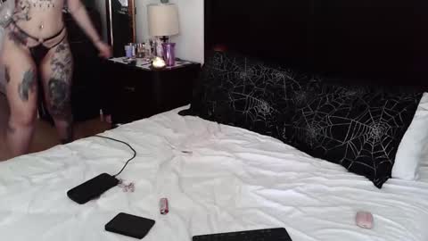 gothbaby305 online show from 22, 4, 2026