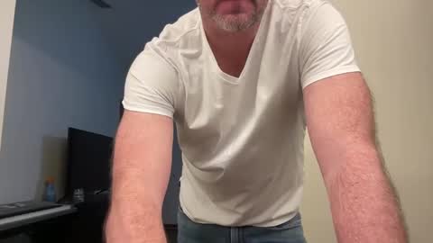 Snapshot of gqimage chatting on 10, 3, 2025 GQImage online show from 10, 3, 2025