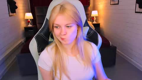 Grace Glamour online show from 25, 2, 2025