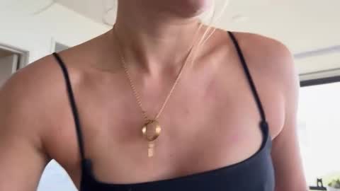 Snapshot of graciemae_baexx chatting on 11, 10, 2025 Gracie Mae online show from 11, 10, 2025