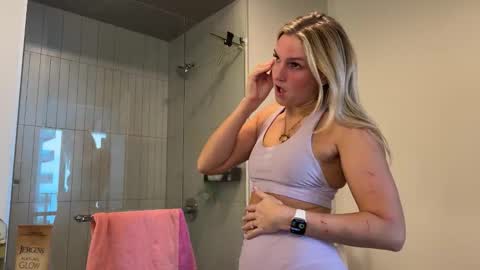 Snapshot of graciemae_baexx chatting on 21, 11, 2025 Gracie Mae online show from 21, 11, 2025