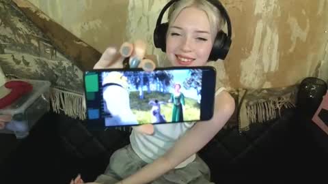 Snapshot of graylovescookies chatting on 2, 12, 2024 graylovescookies online show from 2, 12, 2024