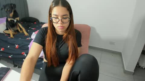Snapshot of greciaruiz chatting on 15, 11, 2025 GreciaRuiz online show from 15, 11, 2025
