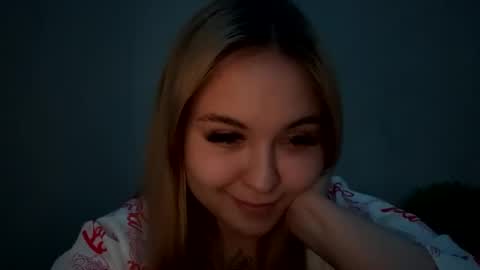 Snapshot of green_eyes_twinkl chatting on 2, 2, 2025 Lina 3 online show from 2, 2, 2025