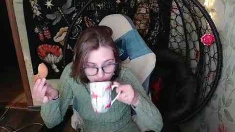 Snapshot of greenwitch9 chatting on 28, 5, 2026 Lina online show from 28, 5, 2026