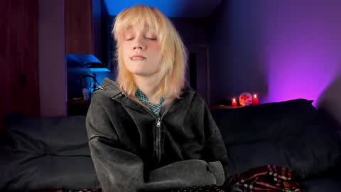 Greg-independent model online show from 1, 2, 2025