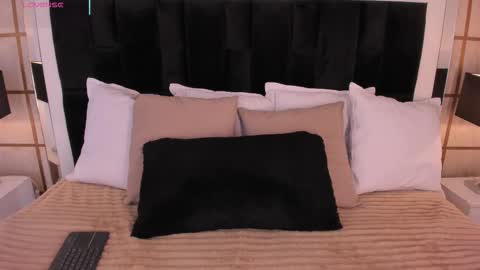 Greta Velvet  online show from 17, 12, 2025