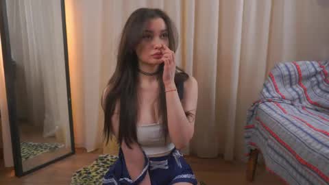 Gwen online show from 10, 4, 2026