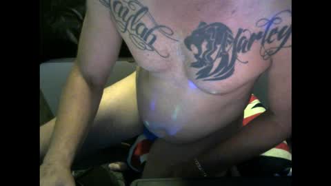 YOUNEEKWAYSTOPLEASEYOU online show from 4, 3, 2026