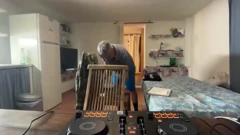 guardiannif_ online show from 25, 4, 2026