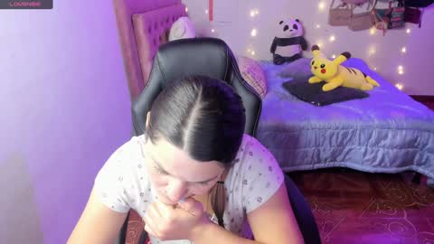 Snapshot of guinivere_blake chatting on 8, 2, 2025 Hello Im Julieta Im 25 years old welcome to my room have fun and be happy. online show from 8, 2, 2025