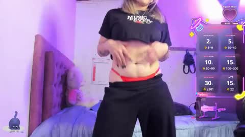 Snapshot of guinivere_blake chatting on 13, 10, 2025 Hello Im Julieta Im 25 years old welcome to my room have fun and be happy. online show from 13, 10, 2025