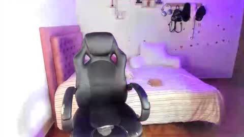 Hello Im Julieta Im 25 years old welcome to my room have fun and be happy. online show from 1, 6, 2026