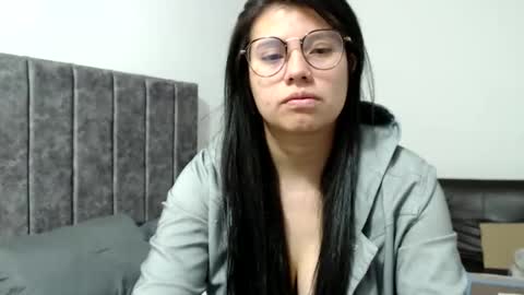 Vane blonde and Hazell black hair online show from 17, 2, 2026