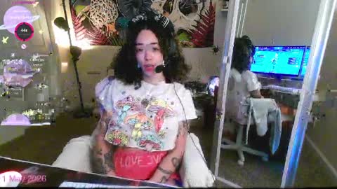 Snapshot of gunzinrose chatting on 11, 5, 2026 Kylie online show from 11, 5, 2026