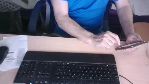 gusanito_enano online show from 6, 5, 2026