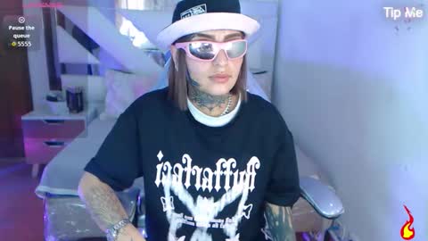 Snapshot of gyal_8_ chatting on 23, 10, 2025 gyal_8_ online show from 23, 10, 2025