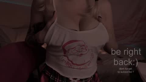 Snapshot of h2h0e chatting on 18, 12, 2025 Lana online show from 18, 12, 2025