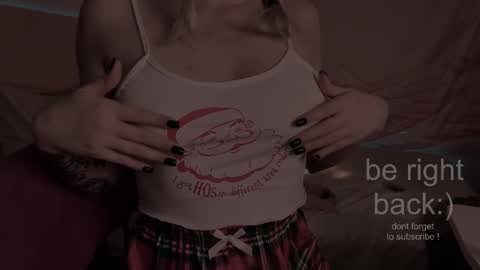 Snapshot of h2h0e chatting on 20, 12, 2025 Lana online show from 20, 12, 2025