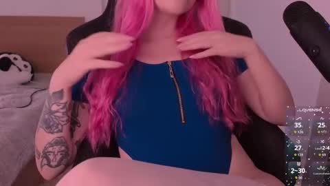 Snapshot of h2h0e chatting on 8, 2, 2026 Lana online show from 8, 2, 2026