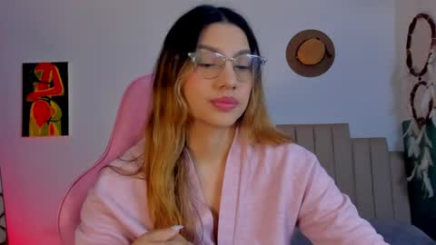 Snapshot of h3y_mia3 chatting on 24, 7, 2026 Paulina online show from 24, 7, 2026