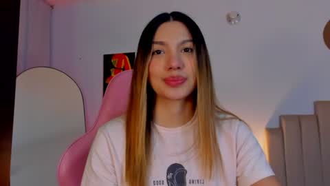Snapshot of h3y_mia3 chatting on 25, 7, 2026 Paulina online show from 25, 7, 2026