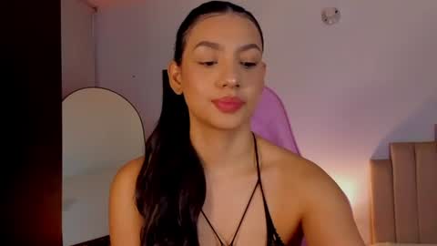 Snapshot of h3y_mia3 chatting on 30, 7, 2026 Paulina online show from 30, 7, 2026