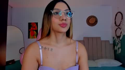 Snapshot of h3y_mia3 chatting on 4, 8, 2026 Paulina online show from 4, 8, 2026