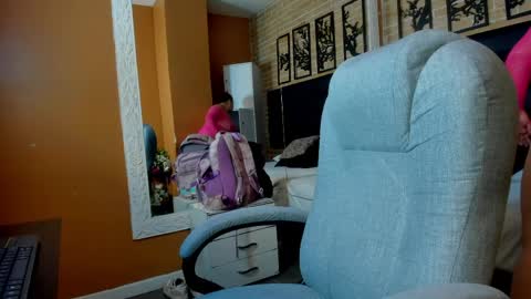 hadelyn_lee online show from 2, 4, 2026