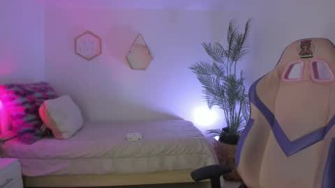 Hadid online show from 23, 4, 2026