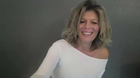 Snapshot of haileys123 chatting on 22, 4, 2026 Hailey online show from 22, 4, 2026