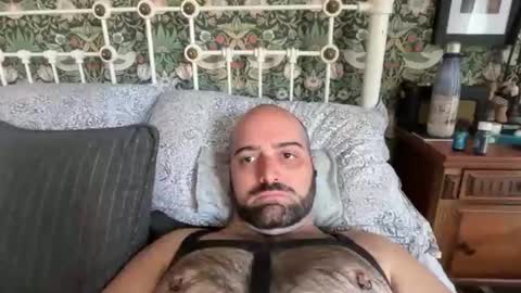 Hairy Guy online show from 22, 4, 2026
