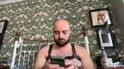 Hairy Guy online show from 1, 7, 2026