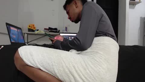 Snapshot of halfenaked17 chatting on 4, 12, 2025 halfenaked17 online show from 4, 12, 2025