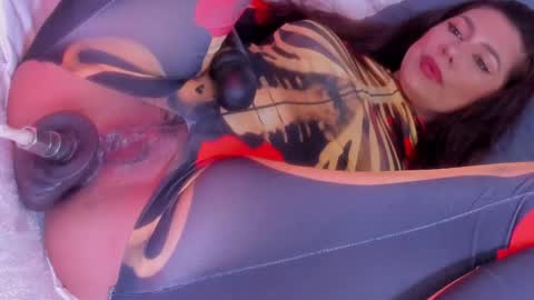 Halie  online show from 22, 4, 2026