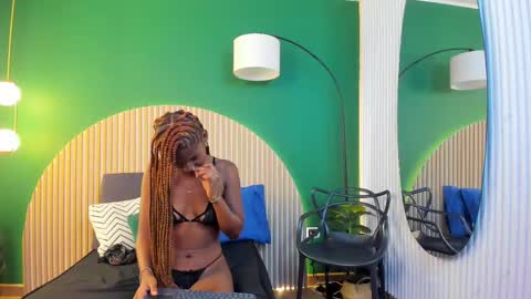 Halley Lorens online show from 13, 9, 2025