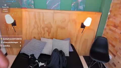 Halley Lorens online show from 16, 9, 2025