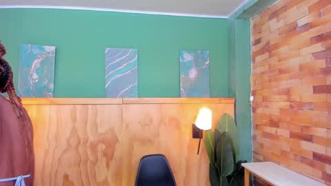 Halley Lorens online show from 2, 4, 2026