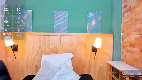 Halley Lorens online show from 23, 4, 2026