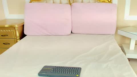 Hallie Stone online show from 10, 1, 2026