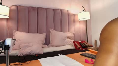  Hally Bans  online show from 6, 2, 2025