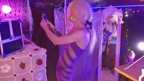 halovalentine online show from 21, 1, 2025