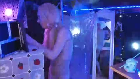 halovalentine online show from 25, 1, 2025