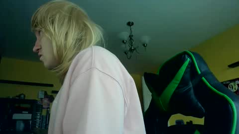 Snapshot of hamptoncriz chatting on 24, 2, 2026 Sissy Sarah-Louise online show from 24, 2, 2026
